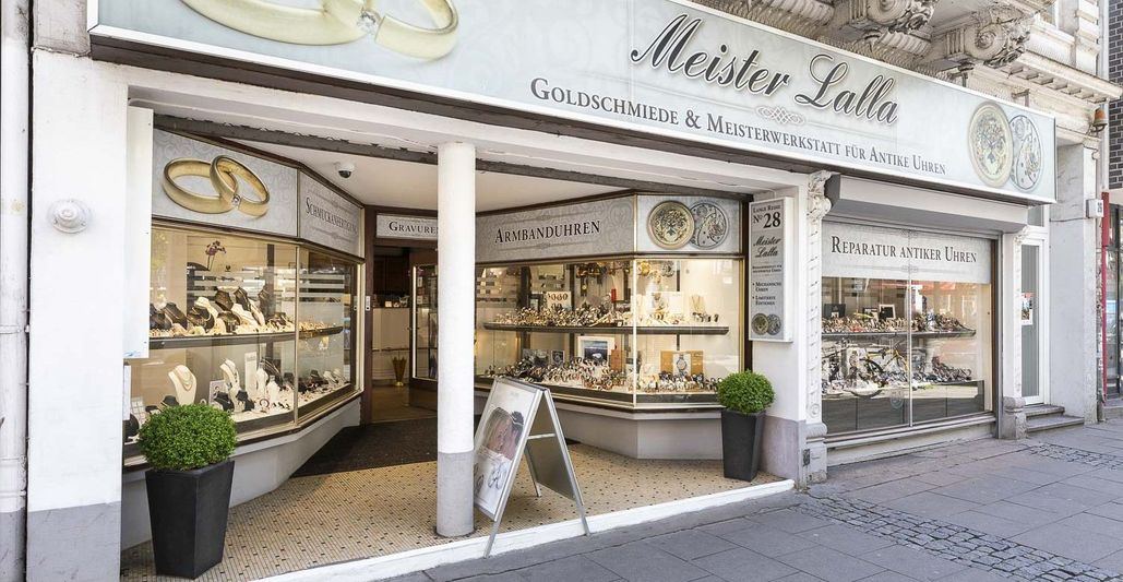 Frontansicht des Ladengeschäfts von Uhrmachermeister & Goldschmied Meiste Lalla in Hamburg St. Georg